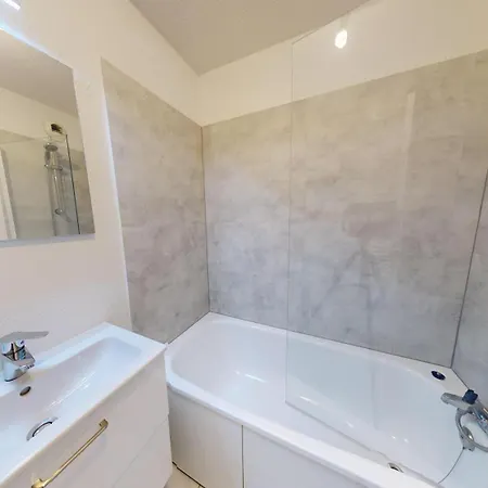 F4 - Rue Jean Le Brozec Апартаменты
